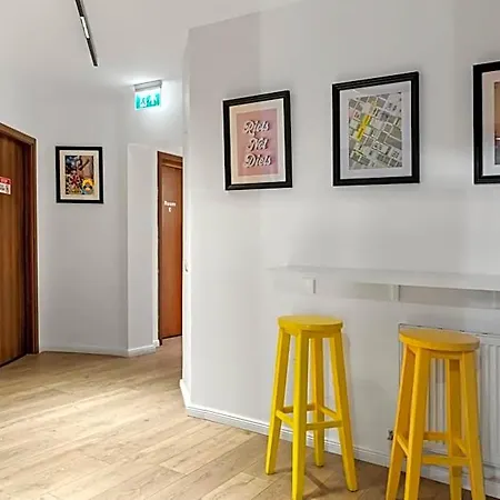 Nest Boutique Hostel *