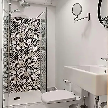 Nest Boutique Hostel *