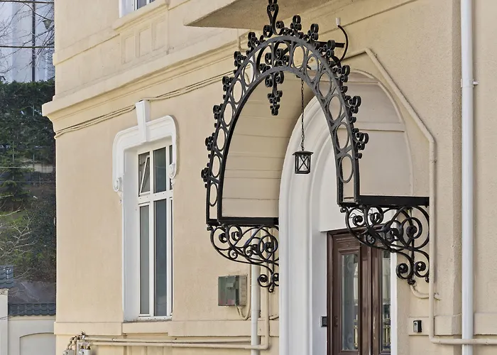 Nest Boutique Hostel *
